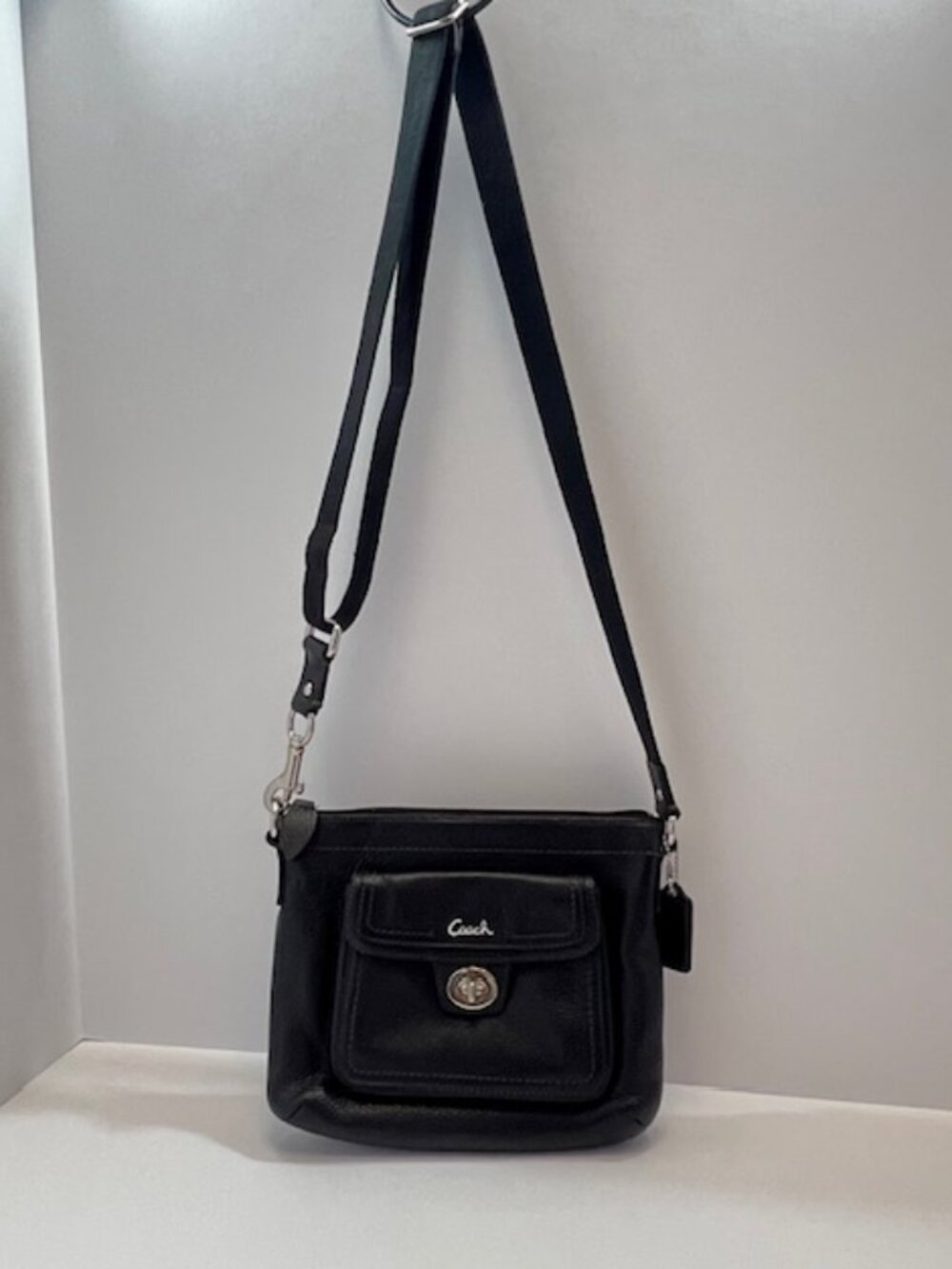 Coach Black Leather TurnLock Pocket Swingpack Style 45012 Penelope Line
